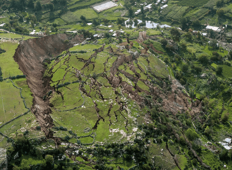 Deslizamentos de Terra: Análise Geológica e Geográfica